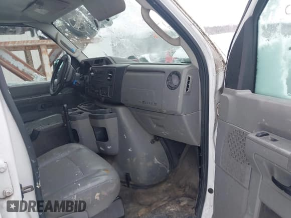 ✅ 2011 Ford Econoline Cargo Commercial • VIN: 1FTNE1EWXBDB39901 • Lot: 43827746. Wystawiony na IAAI z przebiegiem 176 378 mil. Bezpłatny archiwum sprzedaży aukcyjnych z USA i szczegółowy raport historii pojazdu na DreamBid. Zdjęcie 5.