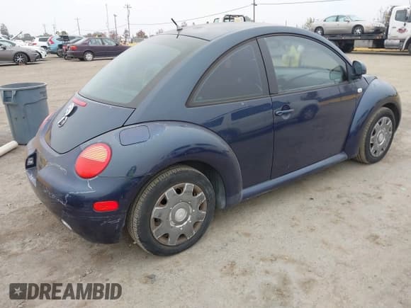 ✅ 2000 Volkswagen Beetle GLS • VIN: 3VWCC21C6YM431702 • Lot: 43868633. Listed on IAAI with 178,581 mi. Free auction sales archive from the USA and detailed vehicle history report at DreamBid. Image 4.