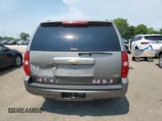 ✅ 2008 Chevrolet Suburban 1LT • VIN: 1GNFK16338J217017 • Lot: 69183005. Wystawiony na Copart z przebiegiem 215 557 mil. Bezpłatny archiwum sprzedaży aukcyjnych z USA i szczegółowy raport historii pojazdu na DreamBid. Zdjęcie 6.