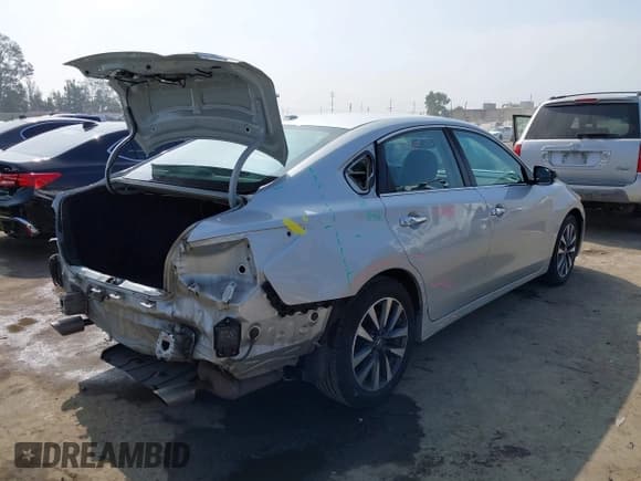 ✅ 2017 Nissan Altima SL • VIN: 1N4AL3AP6HC251386 • Lot: 43000940. Listed on IAAI with 81,857 mi. Free auction sales archive from the USA and detailed vehicle history report at DreamBid. Image 4.