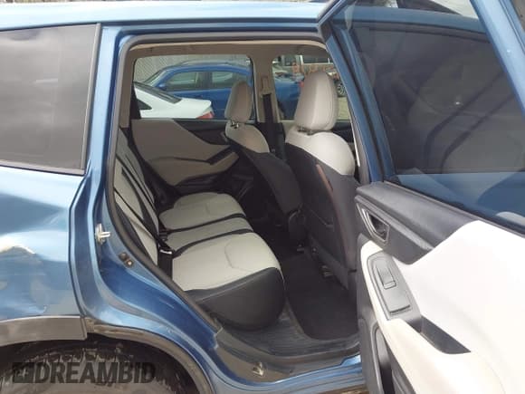 ✅ 2021 Subaru Forester • VIN: JF2SKADC4MH460963 • Lot: 43208878. Wystawiony na IAAI z przebiegiem 21 224 mil. Bezpłatny archiwum sprzedaży aukcyjnych z USA i szczegółowy raport historii pojazdu na DreamBid. Zdjęcie 8.