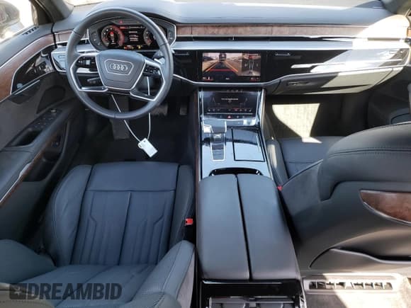 ✅ 2021 Audi A8 • VIN: WAU8DAF81MN025831 • Lot: 42921774. Wystawiony na Copart z przebiegiem 9 996 mil. Bezpłatny archiwum sprzedaży aukcyjnych z USA i szczegółowy raport historii pojazdu na DreamBid. Zdjęcie 8.