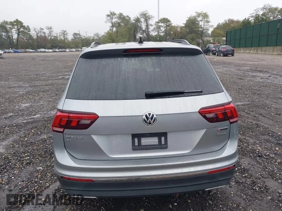✅ 2021 Volkswagen Tiguan SE • VIN: 3VV2B7AX8MM145802 • Lot: 43431599. Wystawiony na IAAI z przebiegiem 62 313 mil. Bezpłatny archiwum sprzedaży aukcyjnych z USA i szczegółowy raport historii pojazdu na DreamBid. Zdjęcie 16.