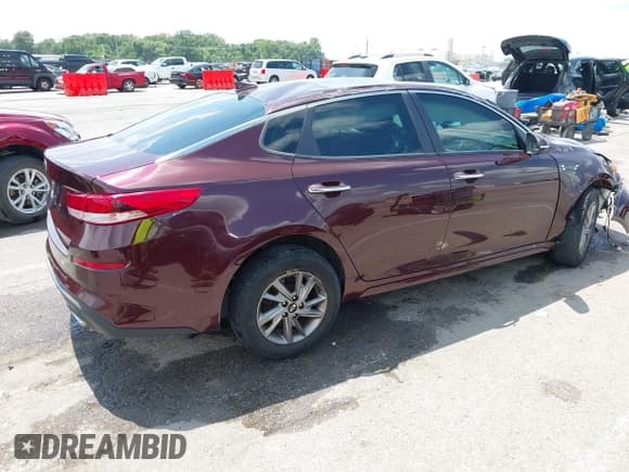 ✅ 2019 Kia Optima S • VIN: 5XXGT4L3XKG359697 • Lot: 42895136. Wystawiony na IAAI z przebiegiem 105 207 mil. Bezpłatny archiwum sprzedaży aukcyjnych z USA i szczegółowy raport historii pojazdu na DreamBid. Zdjęcie 4.