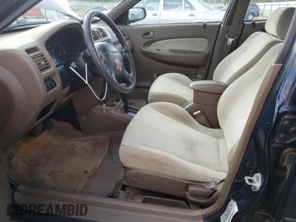 ✅ 1997 Mazda Protege DX • VIN: JM1BC1418V0171451 • Lot: 72309444. Wystawiony na Copart z przebiegiem Nie podano. Bezpłatny archiwum sprzedaży aukcyjnych z USA i szczegółowy raport historii pojazdu na DreamBid. Zdjęcie 7.