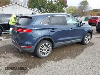✅ 2017 Lincoln MKC Reserve • VIN: 5LMCJ3D99HUL71465 • Lot: 43564206. Wystawiony na IAAI z przebiegiem 70 293 mil. Bezpłatny archiwum sprzedaży aukcyjnych z USA i szczegółowy raport historii pojazdu na DreamBid. Zdjęcie 4.