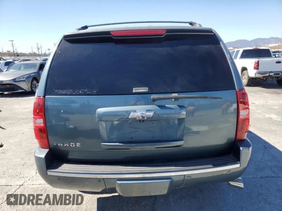 ✅ 2009 Chevrolet Tahoe LTZ • VIN: 1GNFC33J69R101907 • Lot: 71886395. Wystawiony na Copart z przebiegiem 246 080 mil. Bezpłatny archiwum sprzedaży aukcyjnych z USA i szczegółowy raport historii pojazdu na DreamBid. Zdjęcie 6.