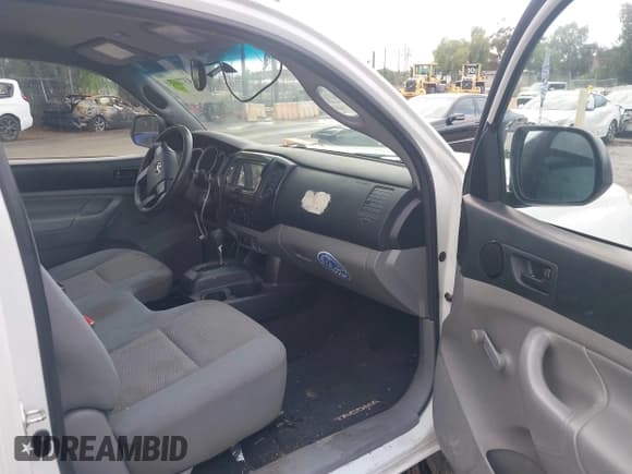 ✅ 2014 Toyota Tacoma • VIN: 5TFNX4CN7EX034905 • Lot: 43721731. Listed on IAAI with 155,531 mi. Free auction sales archive from the USA and detailed vehicle history report at DreamBid. Image 5.