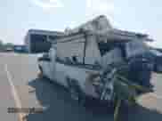 2018 Chevrolet Silverado 1500 Work Truck z VIN 1GCNKNEH4JZ368478, wystawiony jako IAAI lot #43202299 z przebiegiem Nie podano mil oraz . Historia ofert i sprzedaży dostępna na DreamBid. Obrazek 3.