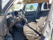 ✅ 2017 Jeep Renegade Altitude • VIN: ZACCJABB9HPE68054 • Lot: 90882205. Wystawiony na Copart z przebiegiem 196 713 mil. Bezpłatny archiwum sprzedaży aukcyjnych z USA i szczegółowy raport historii pojazdu na DreamBid. Zdjęcie 7.