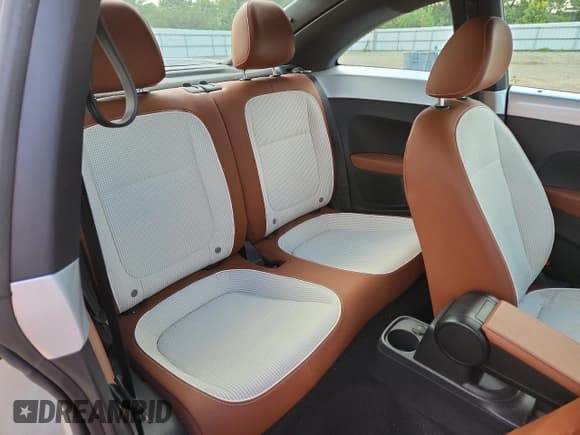 ✅ 2015 Volkswagen Beetle Fleet Edition • VIN: 3VWF17ATXFM603372 • Lot: 65582455. Listed on Copart with 56,785 mi. Free auction sales archive from the USA and detailed vehicle history report at DreamBid. Image 10.