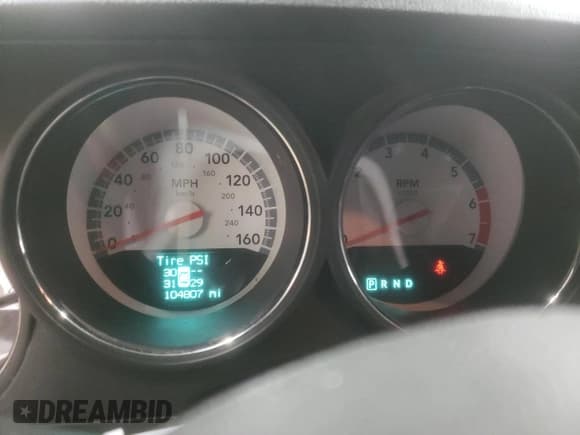 ✅ 2009 Dodge Challenger R/T • VIN: 2B3LJ54T59H510379 • Lot: 82143754. Wystawiony na Copart z przebiegiem 104 807 mil. Bezpłatny archiwum sprzedaży aukcyjnych z USA i szczegółowy raport historii pojazdu na DreamBid. Zdjęcie 9.