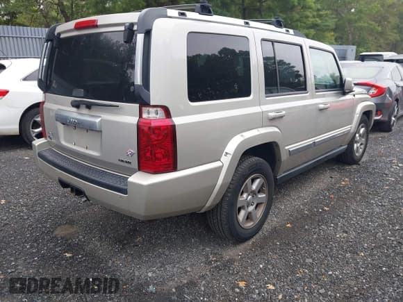 ✅ 2007 Jeep Commander Overland • VIN: 1J8HG68237C503529 • Лот: 43233685. Опубликован ранее на IAAI с пробегом 106 764 миль. Бесплатный доступ к архиву аукционных продаж из США и подробный отчёт об истории автомобиля на DreamBid. Изображение 4.