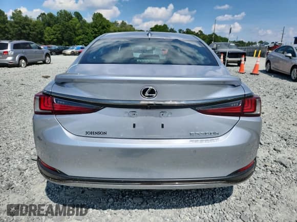 ✅ 2023 Lexus ES 300h F Sport • VIN: 58ABA1C13PU034697 • Лот: 66723155. Опубликован ранее на Copart с пробегом 17 692 миль. Бесплатный доступ к архиву аукционных продаж из США и подробный отчёт об истории автомобиля на DreamBid. Изображение 6.