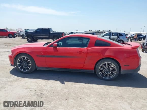 ✅ 2012 Ford Mustang GT Premium • VIN: 1ZVBP8CF5C5216031 • Lot: 42880817. Listed on IAAI with 127,381 mi. Free auction sales archive from the USA and detailed vehicle history report at DreamBid. Image 14.
