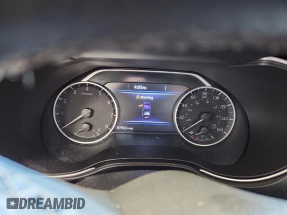 ✅ 2018 Nissan Maxima Platinum • VIN: 1N4AA6AP4JC400049 • Lot: 82344005. Wystawiony na Copart z przebiegiem 97 952 mil. Bezpłatny archiwum sprzedaży aukcyjnych z USA i szczegółowy raport historii pojazdu na DreamBid. Zdjęcie 9.