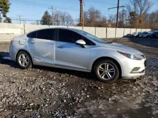 ✅ 2017 Chevrolet Cruze LT • VIN: 1G1BE5SM3H7274747 • Lot: 68454792. Wystawiony na Copart z przebiegiem 88 934 mil mil. Skorzystaj z bezpłatnego archiwum sprzedaży aukcyjnych z USA i zobacz szczegółowy raport historii pojazdu na DreamBid. Zdjęcie 4.
