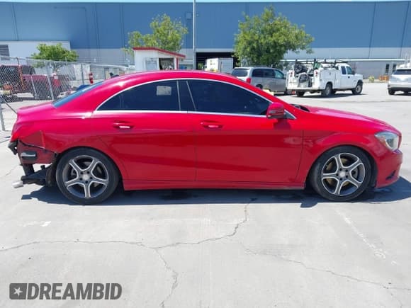 ✅ 2014 Mercedes-Benz CLA 250 • VIN: WDDSJ4EBXEN050072 • Lot: 42261360. Listed on IAAI with 92,555 mi. Free auction sales archive from the USA and detailed vehicle history report at DreamBid. Image 14.