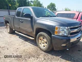 2011 Chevrolet Silverado 1500 LT with VIN 1GCRKSE38BZ420992, listed as a IAAI auction lot 42778063 with 104,518 mi miles and . Bid and sale history available at DreamBid. Image 1.