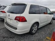 ✅ 2010 Volkswagen Routan SEL • VIN: 2V4RW5DX6AR322729 • Лот: 74510364. Опубликован ранее на Copart с пробегом Не указан. Бесплатный доступ к архиву аукционных продаж из США и подробный отчёт об истории автомобиля на DreamBid. Изображение 3.