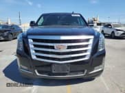 ✅ 2019 Cadillac Escalade ESV Standard • VIN: 1GYS3GKJ5KR219334 • Lot: 64301395. Wystawiony na Copart z przebiegiem 196 642 mil. Bezpłatny archiwum sprzedaży aukcyjnych z USA i szczegółowy raport historii pojazdu na DreamBid. Zdjęcie 5.