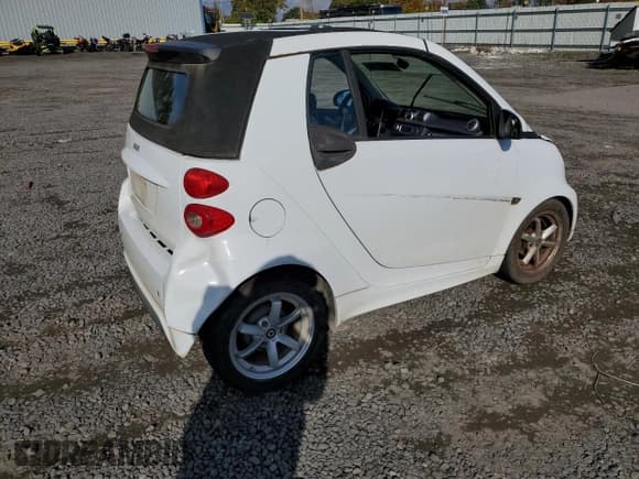 ✅ 2015 Smart fortwo Passion • VIN: WMEEK3BA5FK835565 • Lot: 76688204. Wystawiony na Copart z przebiegiem 62 674 mil. Bezpłatny archiwum sprzedaży aukcyjnych z USA i szczegółowy raport historii pojazdu na DreamBid. Zdjęcie 3.