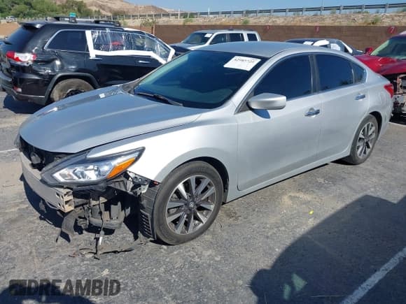 ✅ 2017 Nissan Altima SL • VIN: 1N4AL3AP0HC160212 • Lot: 42985725. Listed on IAAI with 126,401 mi. Free auction sales archive from the USA and detailed vehicle history report at DreamBid. Image 18.
