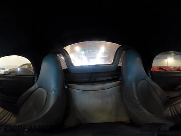 ✅ 1998 Porsche Boxster • VIN: WP0CA2988WU622295 • Лот: 43145383. Опубликован ранее на IAAI с пробегом 96 843 миль. Бесплатный доступ к архиву аукционных продаж из США и подробный отчёт об истории автомобиля на DreamBid. Изображение 18.