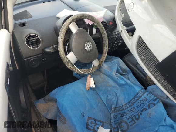 ✅ 2009 Volkswagen Beetle S • VIN: 3VWRF31Y19M409899 • Лот: 70657085. Опубликован ранее на Copart с пробегом Не указан. Бесплатный доступ к архиву аукционных продаж из США и подробный отчёт об истории автомобиля на DreamBid. Изображение 8.