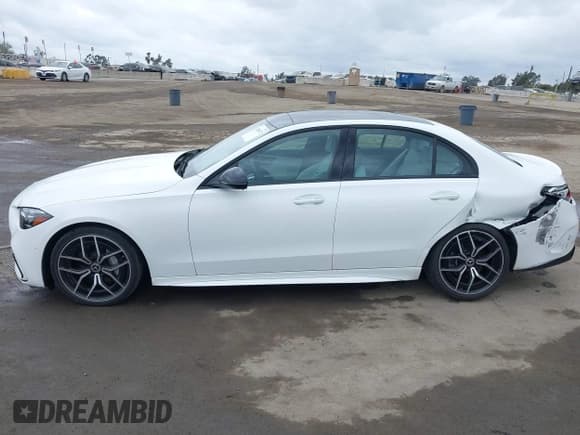 ✅ 2023 Mercedes-Benz C 300 • VIN: W1KAF4GB3PR121215 • Лот: 42068171. Опубликован ранее на IAAI с пробегом 15 082 миль. Бесплатный доступ к архиву аукционных продаж из США и подробный отчёт об истории автомобиля на DreamBid. Изображение 14.