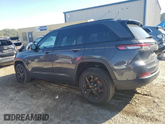 ✅ 2024 Jeep Grand Cherokee Altitude • VIN: 1C4RJHAGXRC124674 • Лот: 90808045. Опубликован ранее на Copart с пробегом 43 176 миль. Бесплатный доступ к архиву аукционных продаж из США и подробный отчёт об истории автомобиля на DreamBid. Изображение 2.