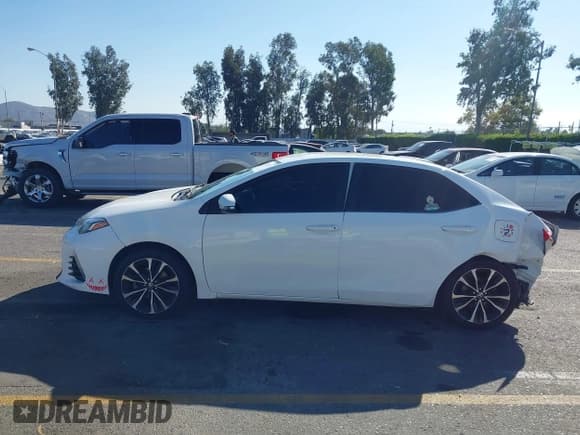 ✅ 2018 Toyota Corolla SE • VIN: 5YFBURHE4JP761316 • Lot: 43527152. Listed on IAAI with 153,020 mi. Free auction sales archive from the USA and detailed vehicle history report at DreamBid. Image 14.