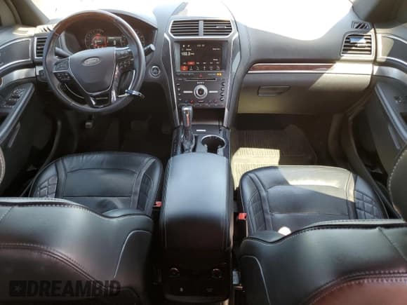 ✅ 2017 Ford Explorer Platinum • VIN: 1FM5K8HT6HGE20535 • Lot: 56031005. Wystawiony na Copart z przebiegiem 157 659 mil. Bezpłatny archiwum sprzedaży aukcyjnych z USA i szczegółowy raport historii pojazdu na DreamBid. Zdjęcie 8.