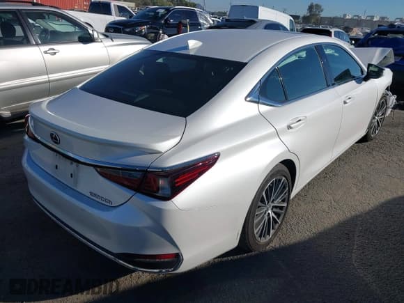 ✅ 2025 Lexus ES 300h • VIN: 58ADA1C19SU058004 • Lot: 43489807. Listed on IAAI with 16,736 mi. Free auction sales archive from the USA and detailed vehicle history report at DreamBid. Image 4.