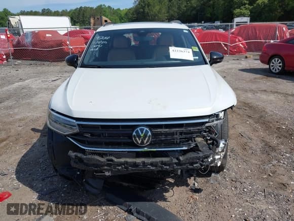 ✅ 2024 Volkswagen Tiguan SE R-Line Black • VIN: 3VVCB7AX4RM099266 • Lot: 42236374. Wystawiony na IAAI z przebiegiem 16 788 mil. Bezpłatny archiwum sprzedaży aukcyjnych z USA i szczegółowy raport historii pojazdu na DreamBid. Zdjęcie 12.