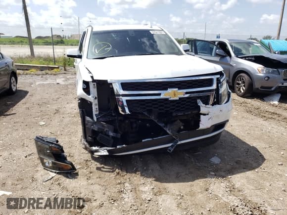 ✅ 2016 Chevrolet Suburban LS • VIN: 1GNSCGKC5GR416428 • Lot: 57047281. Wystawiony na Copart z przebiegiem 13 334 mil. Bezpłatny archiwum sprzedaży aukcyjnych z USA i szczegółowy raport historii pojazdu na DreamBid. Zdjęcie 9.