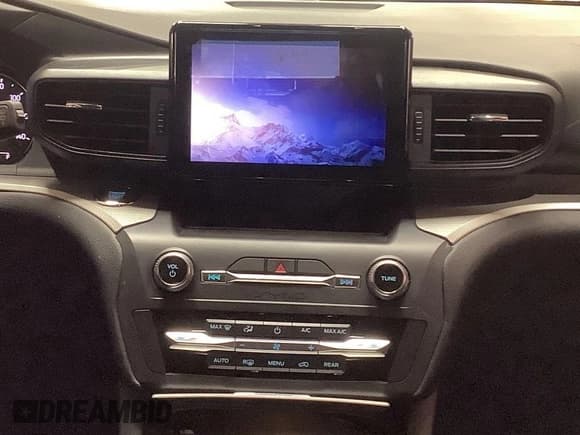 ✅ 2020 Ford Explorer XLT • VIN: 1FMSK8DH4LGA56225 • Lot: 42097823. Wystawiony na IAAI z przebiegiem 114 348 mil. Bezpłatny archiwum sprzedaży aukcyjnych z USA i szczegółowy raport historii pojazdu na DreamBid. Zdjęcie 1.