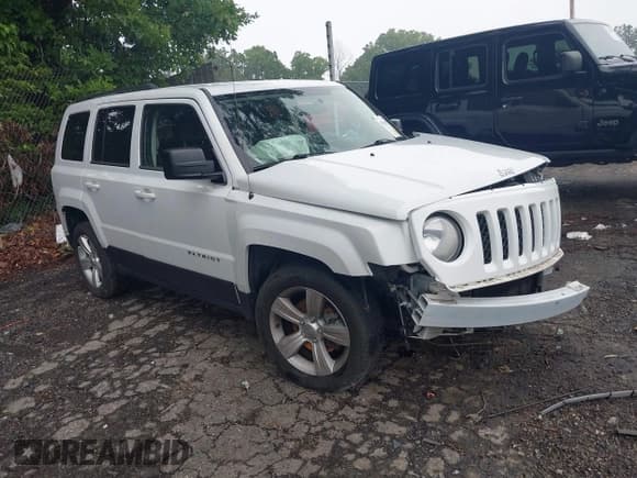 ✅ 2015 Jeep Patriot High Altitude • VIN: 1C4NJPFA3FD240561 • Лот: 42356595. Опубликован ранее на IAAI с пробегом 89 799 миль. Бесплатный доступ к архиву аукционных продаж из США и подробный отчёт об истории автомобиля на DreamBid. Изображение 1.