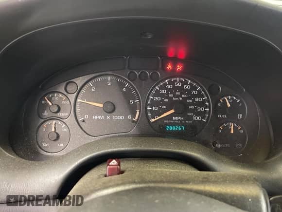 2003 Chevrolet Blazer LS z VIN 1GNCT18X83K175026, wystawiony jako Copart lot #60873315 z przebiegiem 200 267 mil mil oraz Czysty tytuł • Clean title. Historia ofert i sprzedaży dostępna na DreamBid. Obrazek 8.