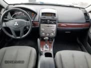 ✅ 2010 Mitsubishi Galant ES • VIN: 4A32B3FF8AE009806 • Lot: 84652244. Wystawiony na Copart z przebiegiem 166 687 mil. Bezpłatny archiwum sprzedaży aukcyjnych z USA i szczegółowy raport historii pojazdu na DreamBid. Zdjęcie 8.