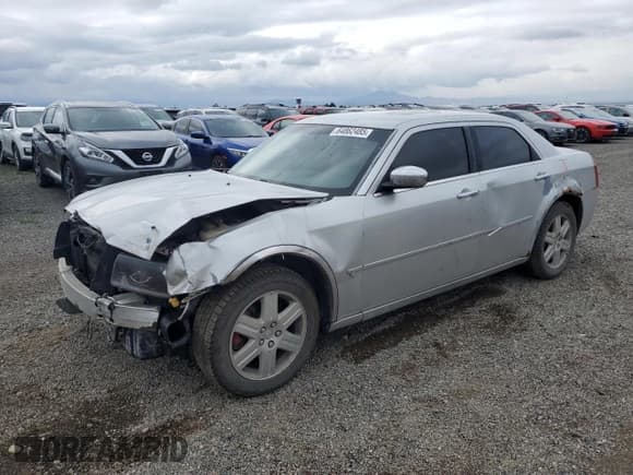 ✅ 2006 Chrysler 300 C • VIN: 2C3LK63HX6H133241 • Lot: 64862485. Wystawiony na Copart z przebiegiem 148 771 mil. Bezpłatny archiwum sprzedaży aukcyjnych z USA i szczegółowy raport historii pojazdu na DreamBid. Zdjęcie 1.