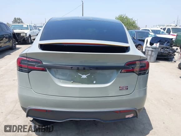 ✅ 2022 Tesla Model X Plaid • VIN: 7SAXCBE60NF351677 • Lot: 42449123. Wystawiony na IAAI z przebiegiem Nie podano. Bezpłatny archiwum sprzedaży aukcyjnych z USA i szczegółowy raport historii pojazdu na DreamBid. Zdjęcie 16.