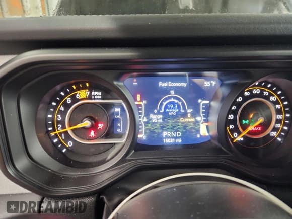 ✅ 2025 Jeep Wrangler Sahara • VIN: 1C4PJXEN2SW573927 • Lot: 93077655. Wystawiony na Copart z przebiegiem 15 031 mil. Bezpłatny archiwum sprzedaży aukcyjnych z USA i szczegółowy raport historii pojazdu na DreamBid. Zdjęcie 9.