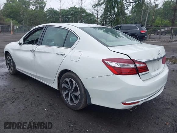 ✅ 2016 Honda Accord EX-L • VIN: 1HGCR3F07GA002345 • Lot: 42520627. Wystawiony na IAAI z przebiegiem 82 401 mil. Bezpłatny archiwum sprzedaży aukcyjnych z USA i szczegółowy raport historii pojazdu na DreamBid. Zdjęcie 3.