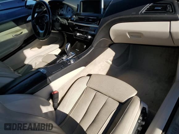 ✅ 2012 BMW 6 Series 650i xDrive • VIN: WBALX5C55CC894302 • Lot: 43796615. Wystawiony na Copart z przebiegiem 106 544 mil. Bezpłatny archiwum sprzedaży aukcyjnych z USA i szczegółowy raport historii pojazdu na DreamBid. Zdjęcie 8.