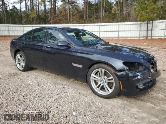 ✅ 2014 BMW 7 Series 750i • VIN: WBAYA8C58ED499827 • Lot: 83983464. Wystawiony na Copart z przebiegiem 121 274 mil. Bezpłatny archiwum sprzedaży aukcyjnych z USA i szczegółowy raport historii pojazdu na DreamBid. Zdjęcie 4.