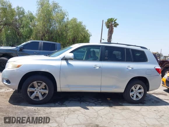 ✅ 2010 Toyota Highlander • VIN: JTEZK3EH6A2097014 • Lot: 42283327. Listed on IAAI with 133,998 mi. Free auction sales archive from the USA and detailed vehicle history report at DreamBid. Image 15.