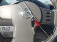 ✅ 2005 Nissan Frontier SE • VIN: 1N6AD07UX5C418604 • Lot: 43196214. Wystawiony na IAAI z przebiegiem 252 593 mil. Bezpłatny archiwum sprzedaży aukcyjnych z USA i szczegółowy raport historii pojazdu na DreamBid. Zdjęcie 11.