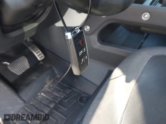 ✅ 2020 Land Rover Defender S • VIN: SALEJ7EX6L2033362 • Lot: 41726997. Wystawiony na IAAI z przebiegiem 43 777 mil. Bezpłatny archiwum sprzedaży aukcyjnych z USA i szczegółowy raport historii pojazdu na DreamBid. Zdjęcie 11.