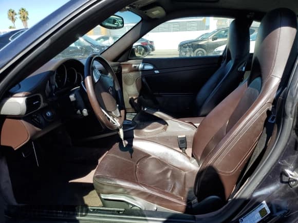 ✅ 2007 Porsche 911 Carrera • VIN: WP0AA29957S710928 • Lot: 87217415. Wystawiony na Copart z przebiegiem Nie podano. Bezpłatny archiwum sprzedaży aukcyjnych z USA i szczegółowy raport historii pojazdu na DreamBid. Zdjęcie 7.